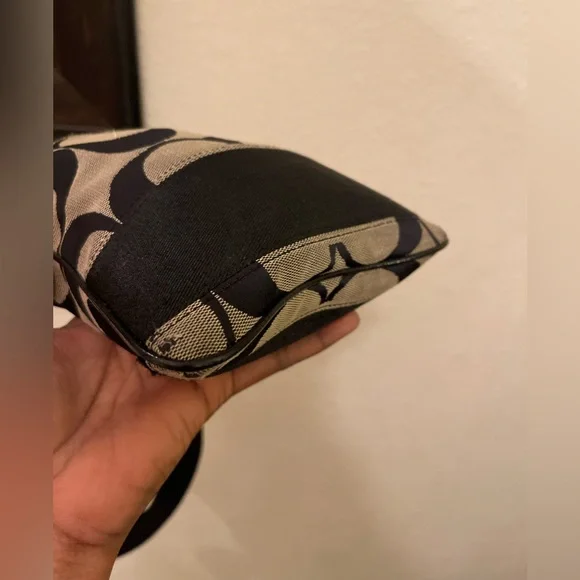 Coach, please check all picture of condition - Picture 8 of 17